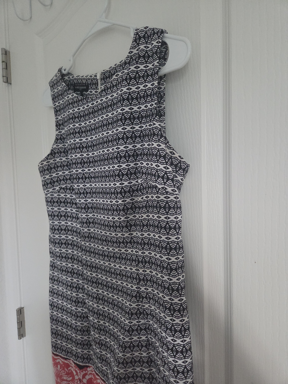 Sleeveless Black and Coral Patterned Shift Dress - Picture 3 of 9